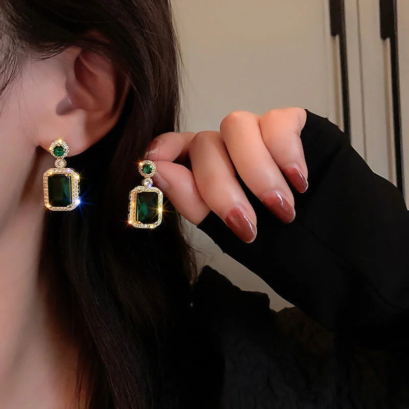 Luxury 3-Piece Emerald Perfume Bottle Jewelry Set - Necklace, Earrings, Ring for Women, Ideal for Banquets, Weddings, and Birthday Gifts