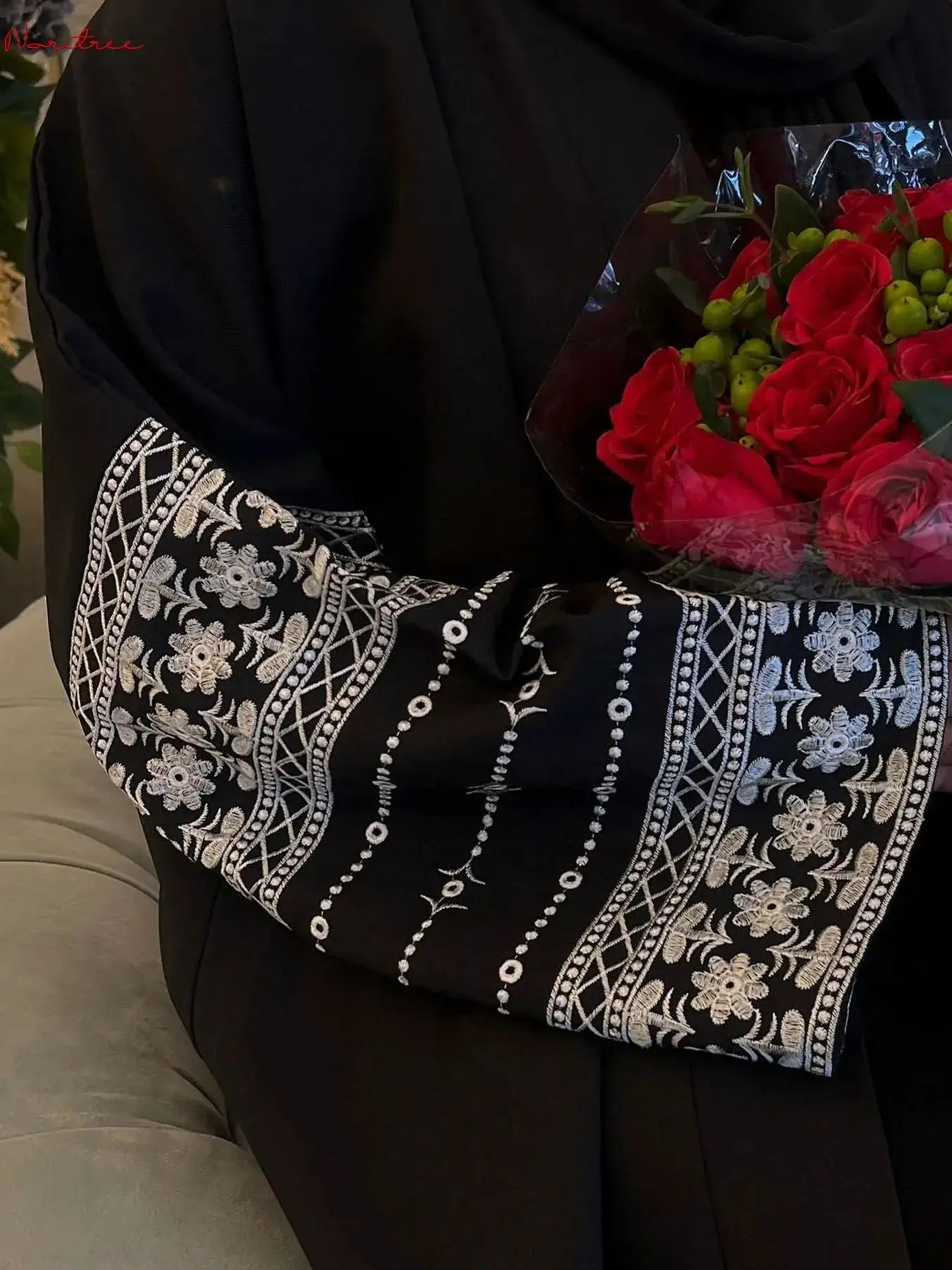 Elegant Embroidered Kimono Robe: The Epitome of Muslim Elegance