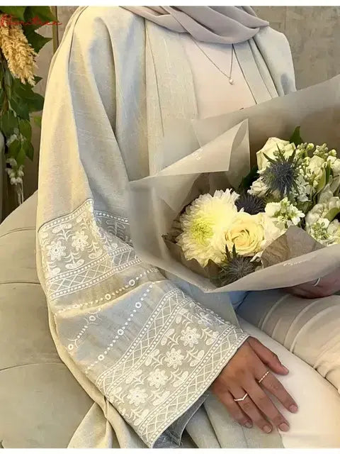 Elegant Embroidered Kimono Robe: The Epitome of Muslim Elegance