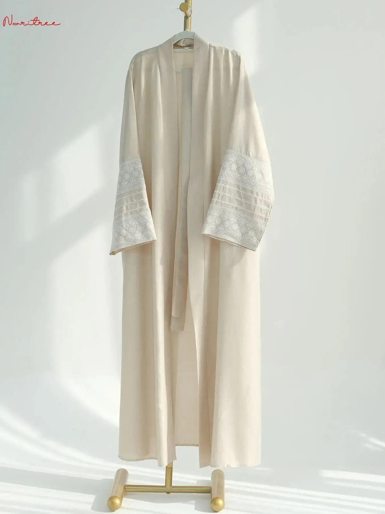 Elegant Embroidered Kimono Robe: The Epitome of Muslim Elegance