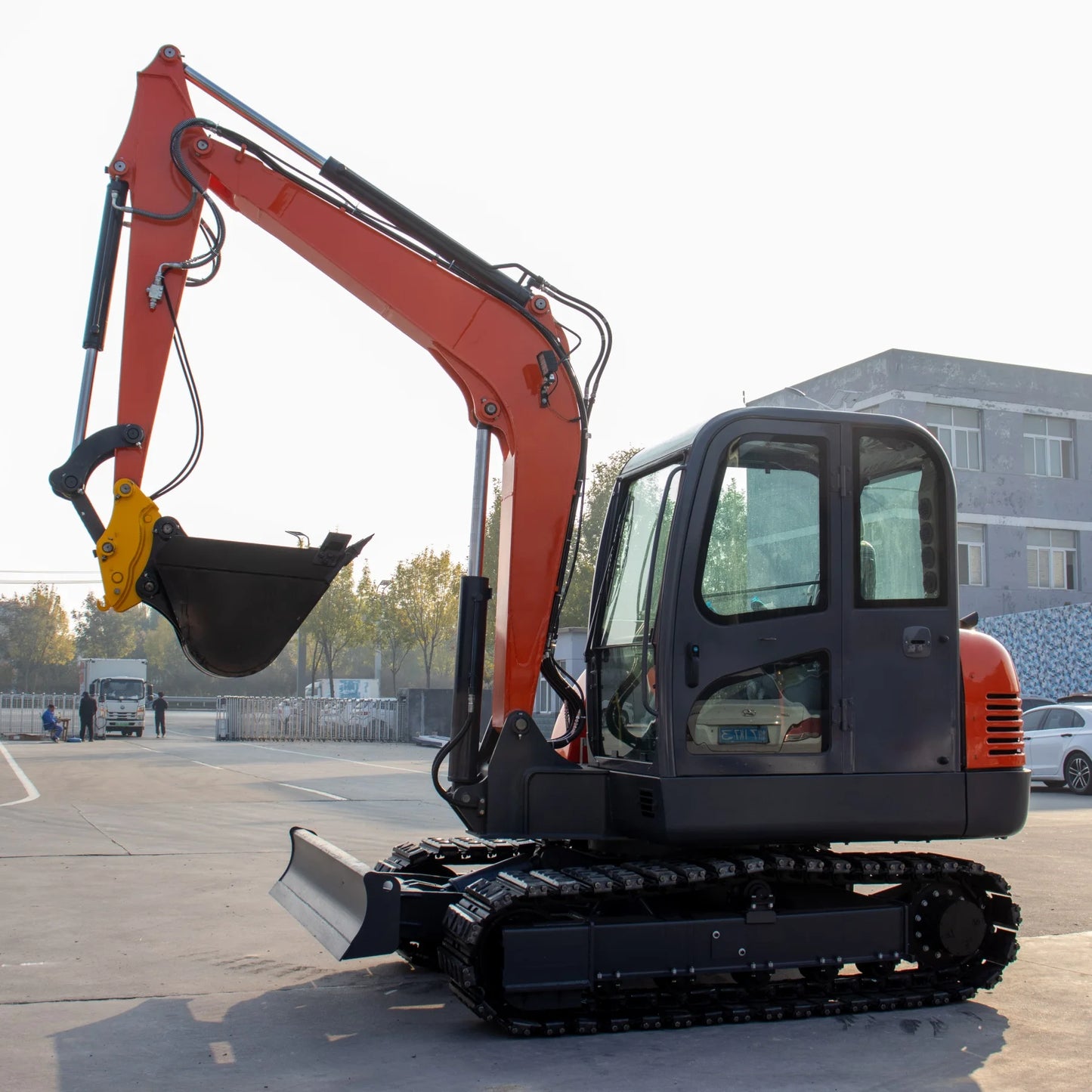 6000kg Hydraulic Mini Digger - 6 Ton Mini Excavator with Dozer, Ideal for Farm Use